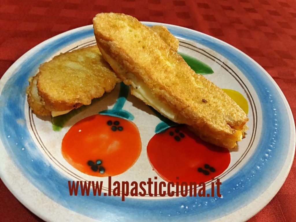 "Pane fritto con acciughe e tuma