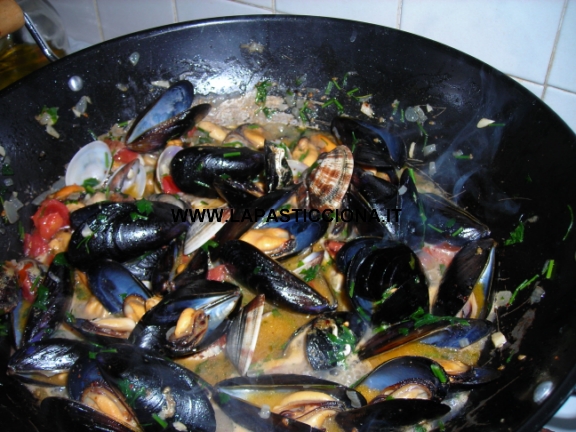 zuppa di cozze e vongole