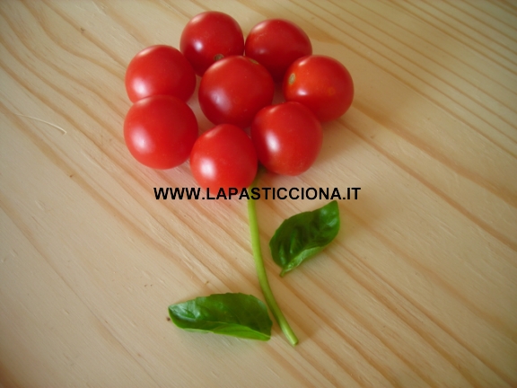 Coppe di pomodori con gamberetti