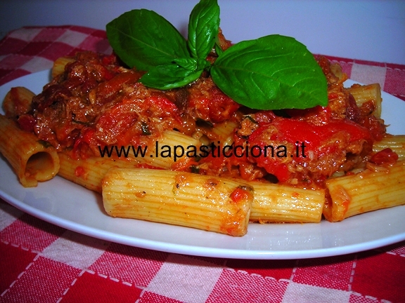 Rigatoni in insalata con tonno e peperoni