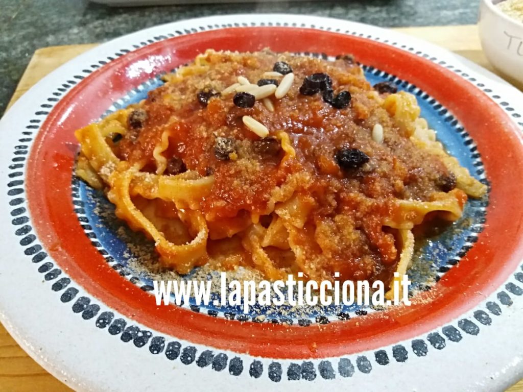 Pasta ca'nciovi e muddica atturrata