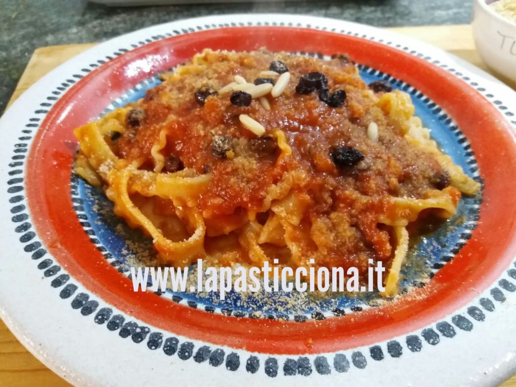 Pasta ca'nciovi e muddica atturrata