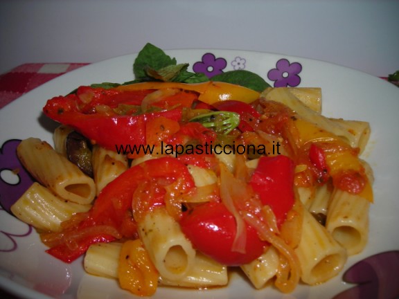 Pasta al sugo di peperoni