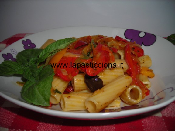 Pasta al sugo di peperoni