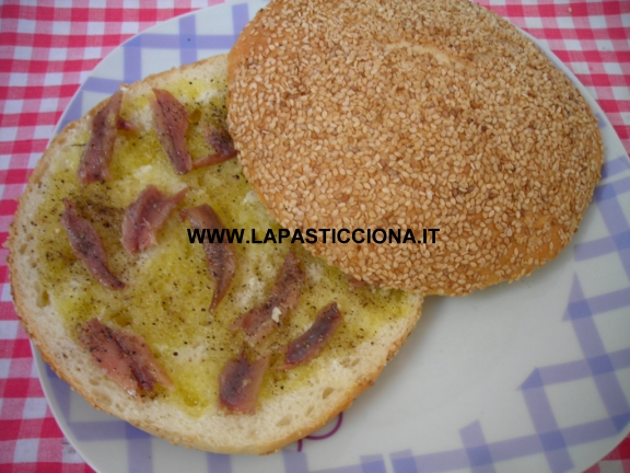 Muffuletta chi sardi salati