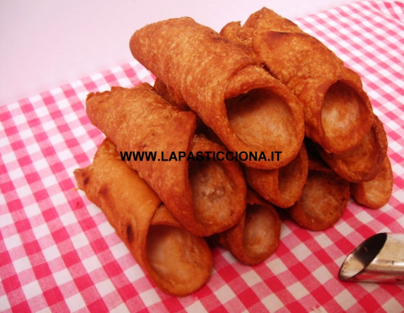 Scorze di cannoli fritte