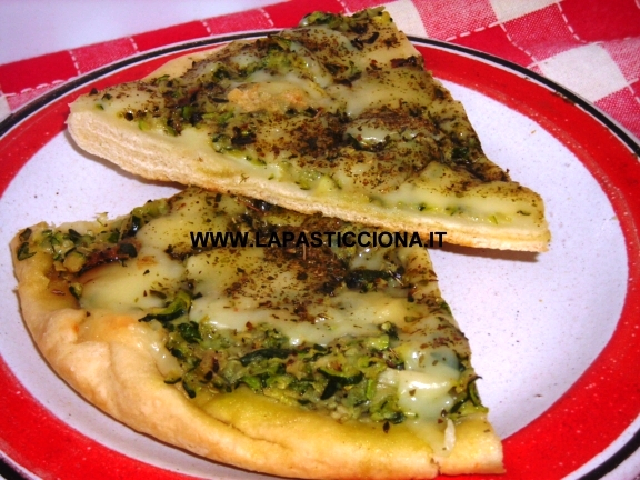 Pizza bianca con zucchine