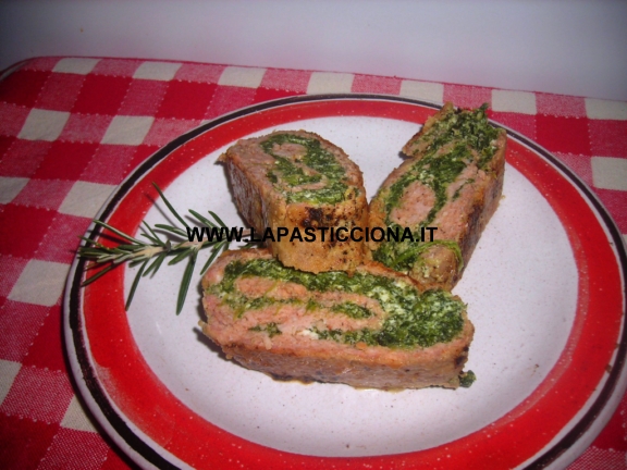 Rotolo di carne tritata con spinaci e ricotta