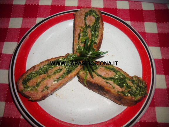 Rotolo di carne tritata con spinaci e ricotta