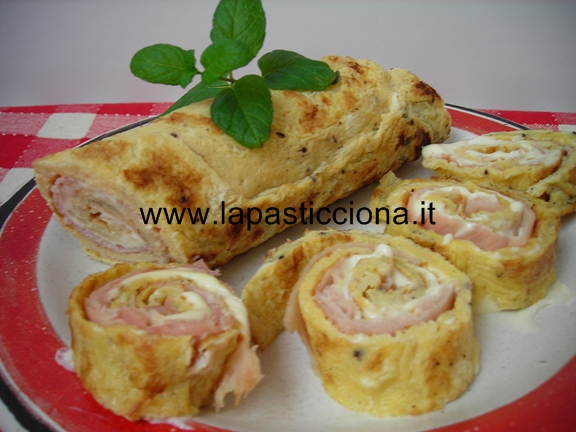 Rotolo di frittata con prosciutto