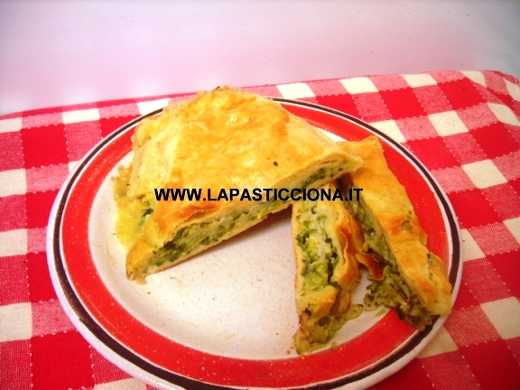 Strudel salato con zucchine e mozzarella