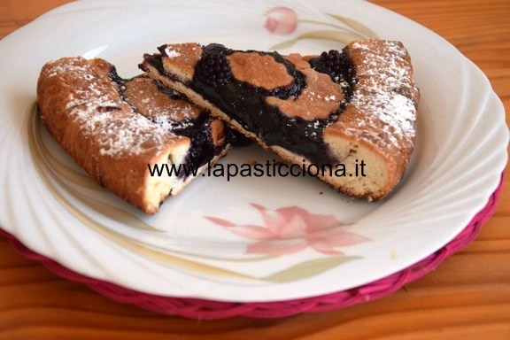 Crostata con marmellata di more