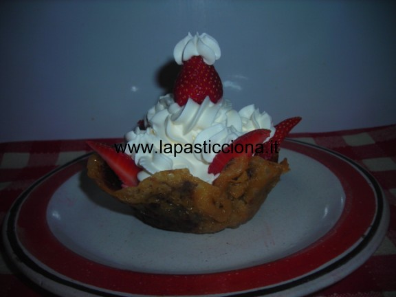 Coppette con panna e fragole