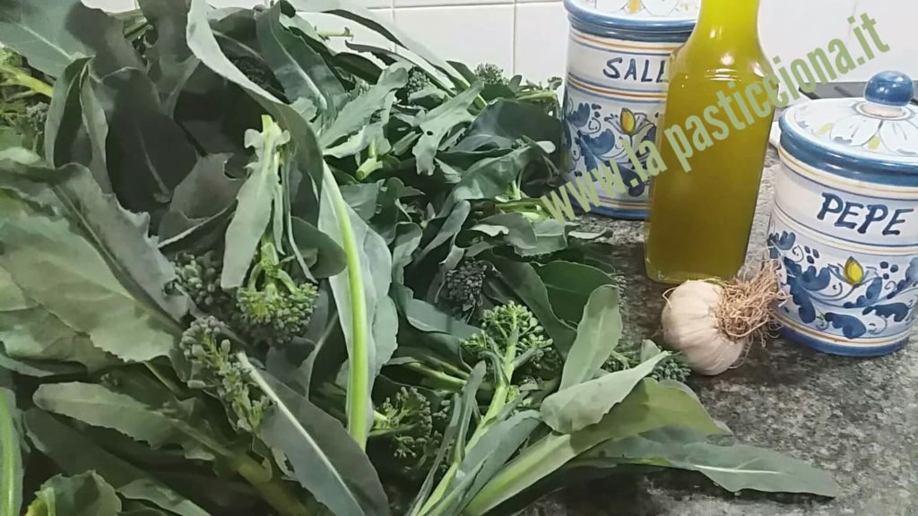 Pasta con gli sparacelli (broccoletti) in bianco