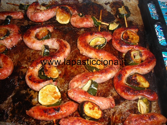 Salsiccia al forno con zucchine genovesi