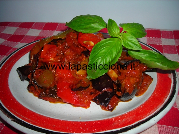 Caponata di melanzane con peperoni