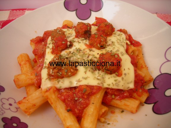 Pasta al pomodoro con polpettine