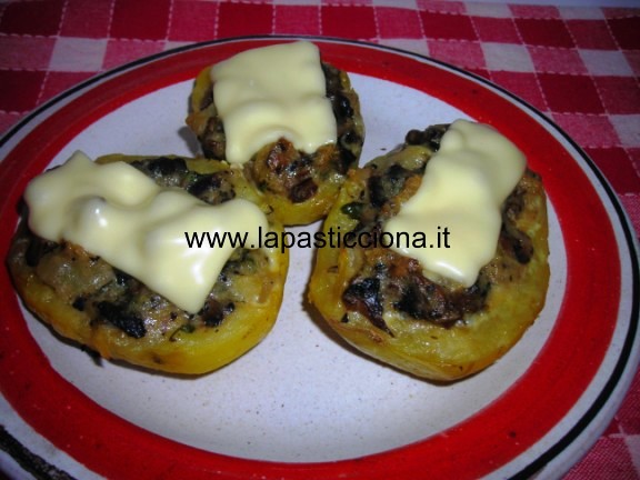 Patate con ripieno di funghi al forno