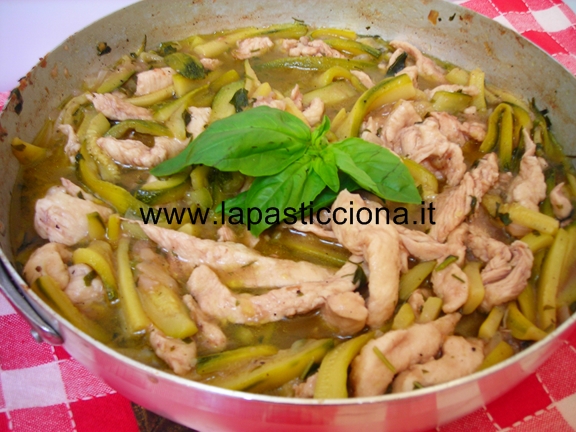 Filetti di pollo con zucchine