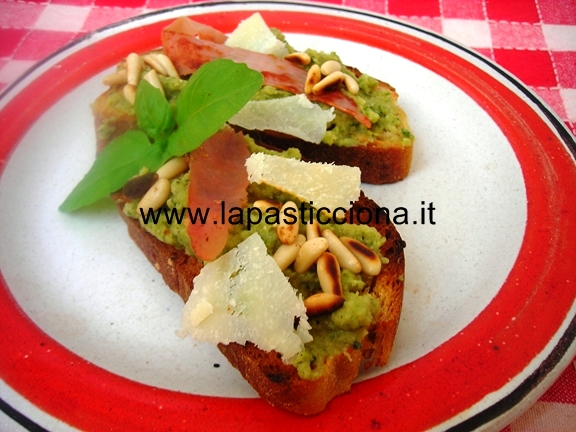 Bruschette al pesto di zucchine