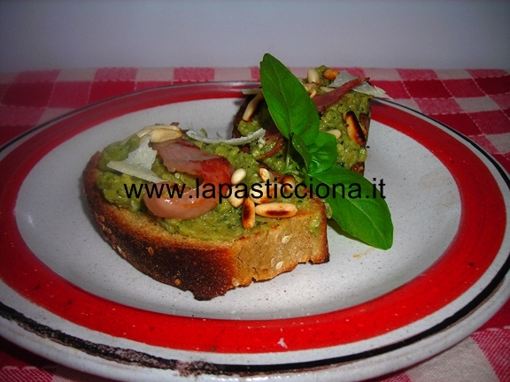 Bruschette al pesto di zucchine