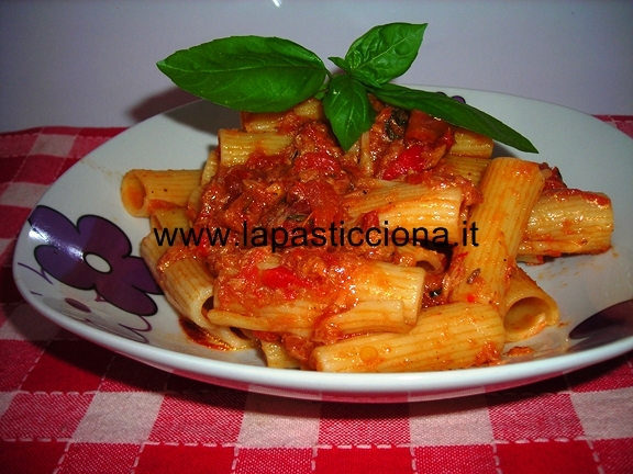 sugo con peperoni e tonno