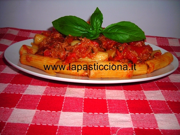 Rigatoni in insalata con tonno e peperoni