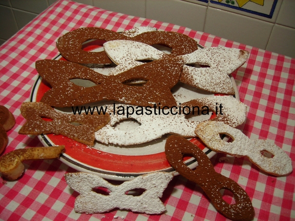 Maschere di carnevale al forno