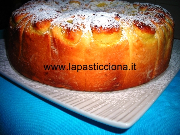 Torta delle rose con crema pasticcera