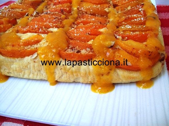 Focaccia dolce con albicocche