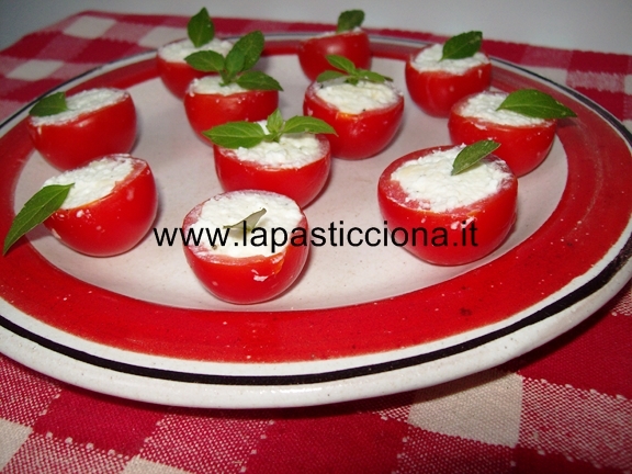 Pomodorini farciti con ricotta