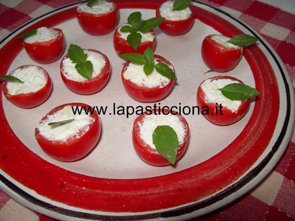 Pomodorini farciti con ricotta