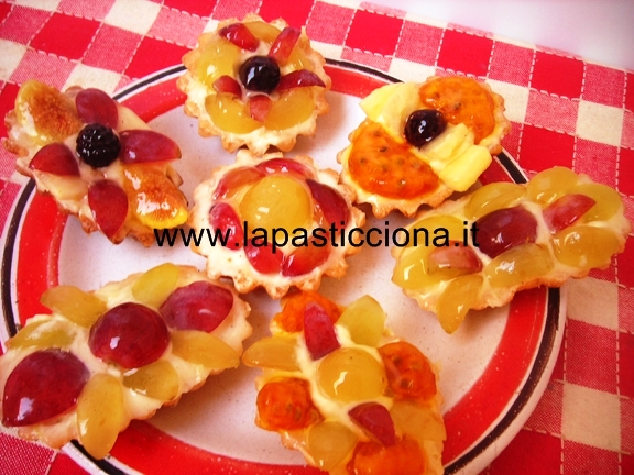 Tartellette con frutta di stagione