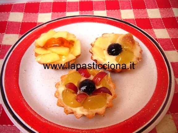 Tartellette con frutta di stagione