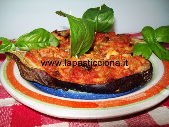 Barchette di melanzane con anelletti alla siciliana