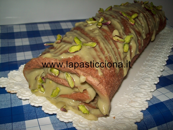 rotolo con crema pasticcera al pistacchio di bronte