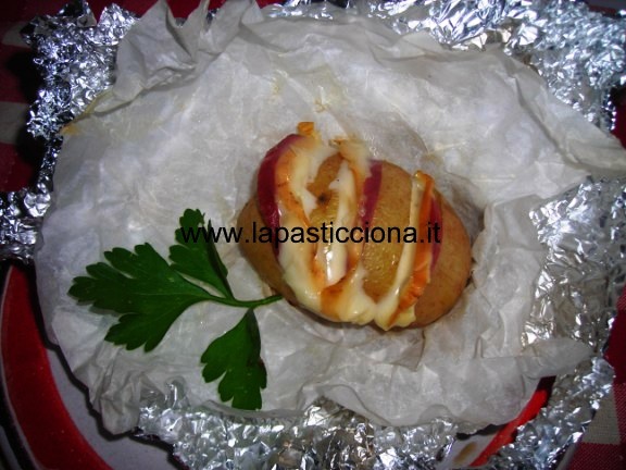 Patate al cartoccio con salame