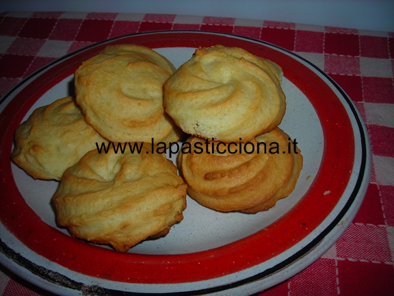 Biscotti di frolla ricoperti di cioccolato