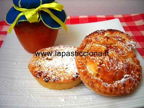 Crostatine con marmellata di albicocche casalinga