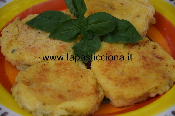 Hamburger di patate con gorgonzola e speck