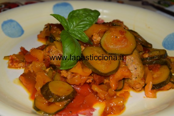 Salsiccia con zucchine e peperoni