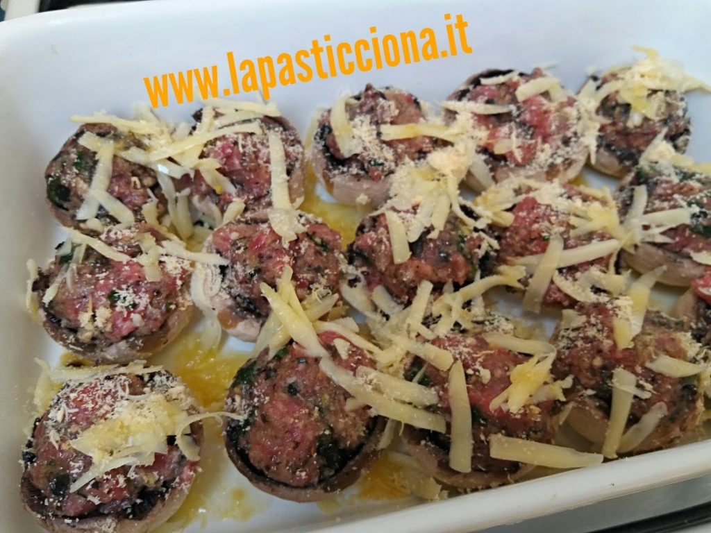 Funghi ripieni di carne con semi di anice