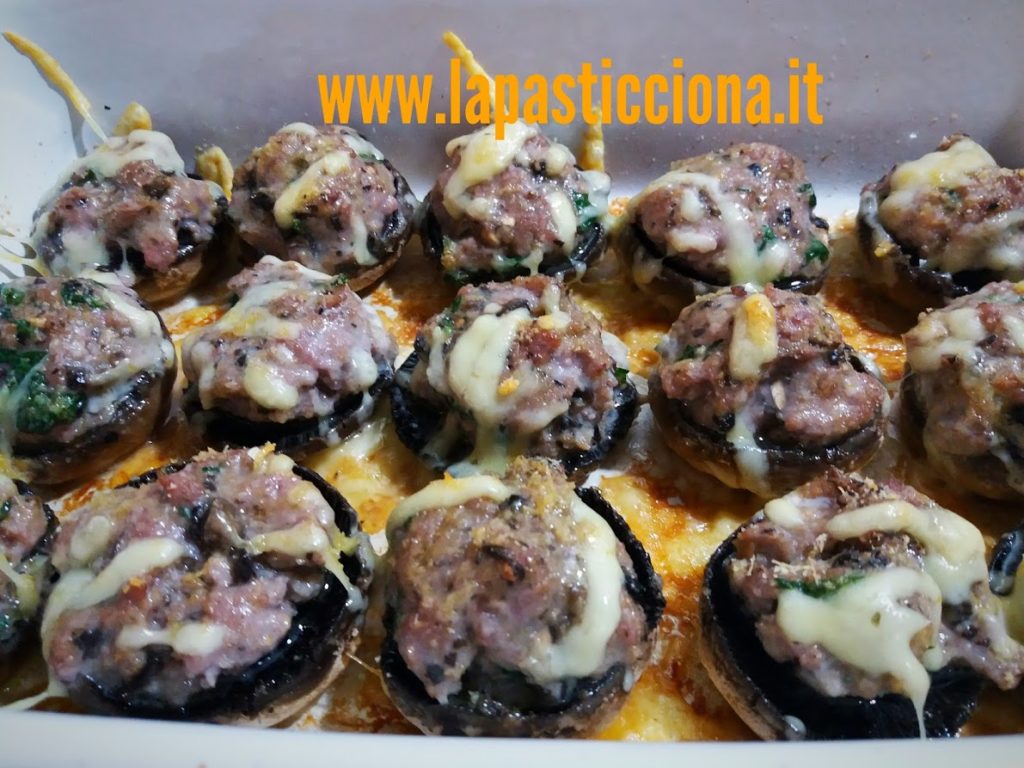 Funghi ripieni di carne con semi di anice