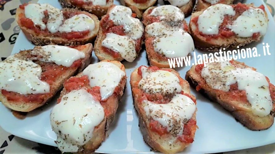 Pizzette di pane raffermo