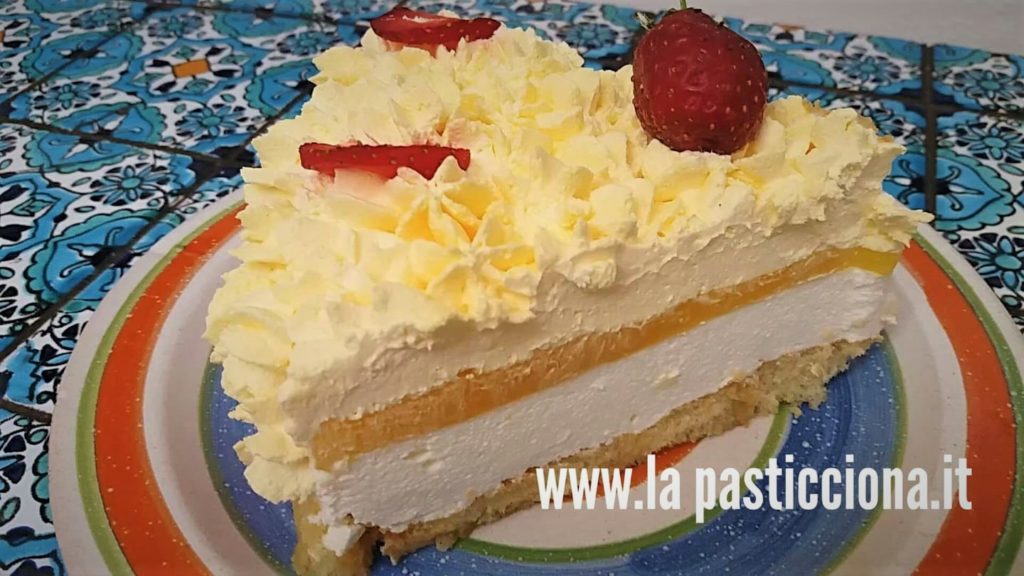 Torta con crema e panna al limone