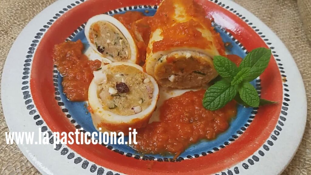 Calamari ripieni al sugo cotti in padella