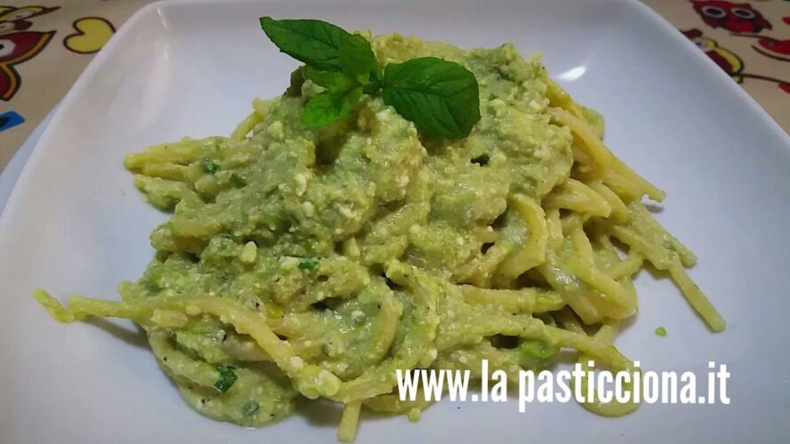 Pasta con macco di fave fresche e ricotta