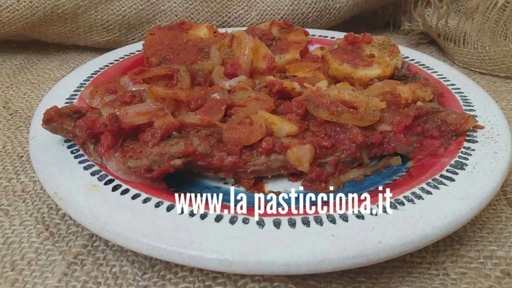 Carne alla pizzaiola con patate in padella