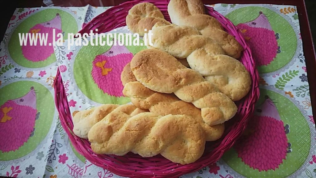 Treccine siciliane, morbidi biscotti da inzuppo