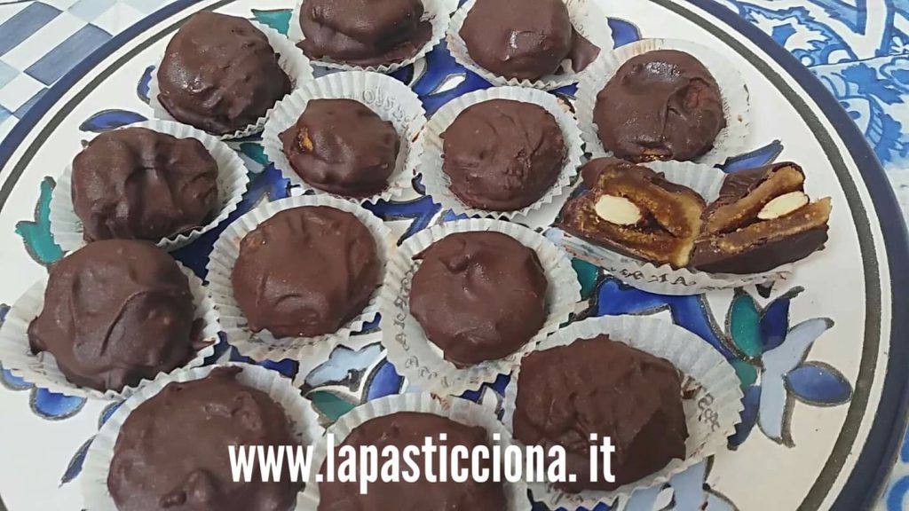 Fichi secchi farciti al cioccolato